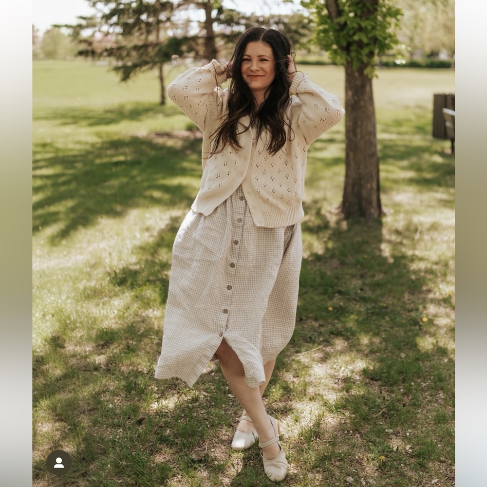 Gillian Stevens Mabel Pointelle Cardigan in Cream SMALL FLAW - Picture 8 of 15